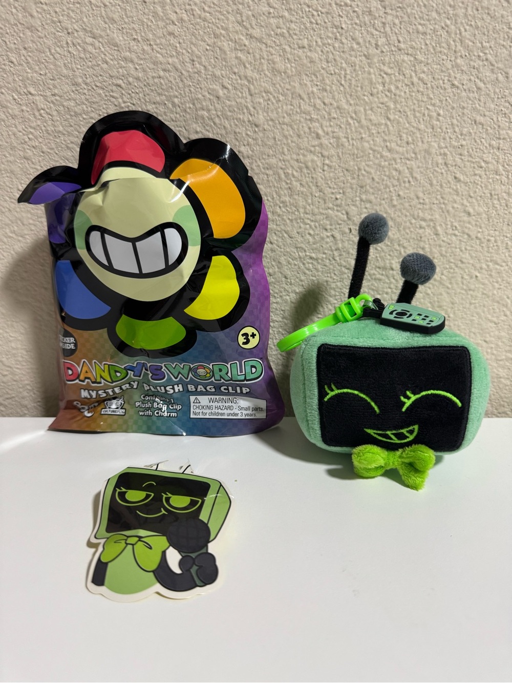Dandy’s World Mystery Plush Bag Clip Key Chain - Vee